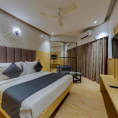 Hotel Surya Executive 3 Star Hotel Solapur Buitenkant foto
