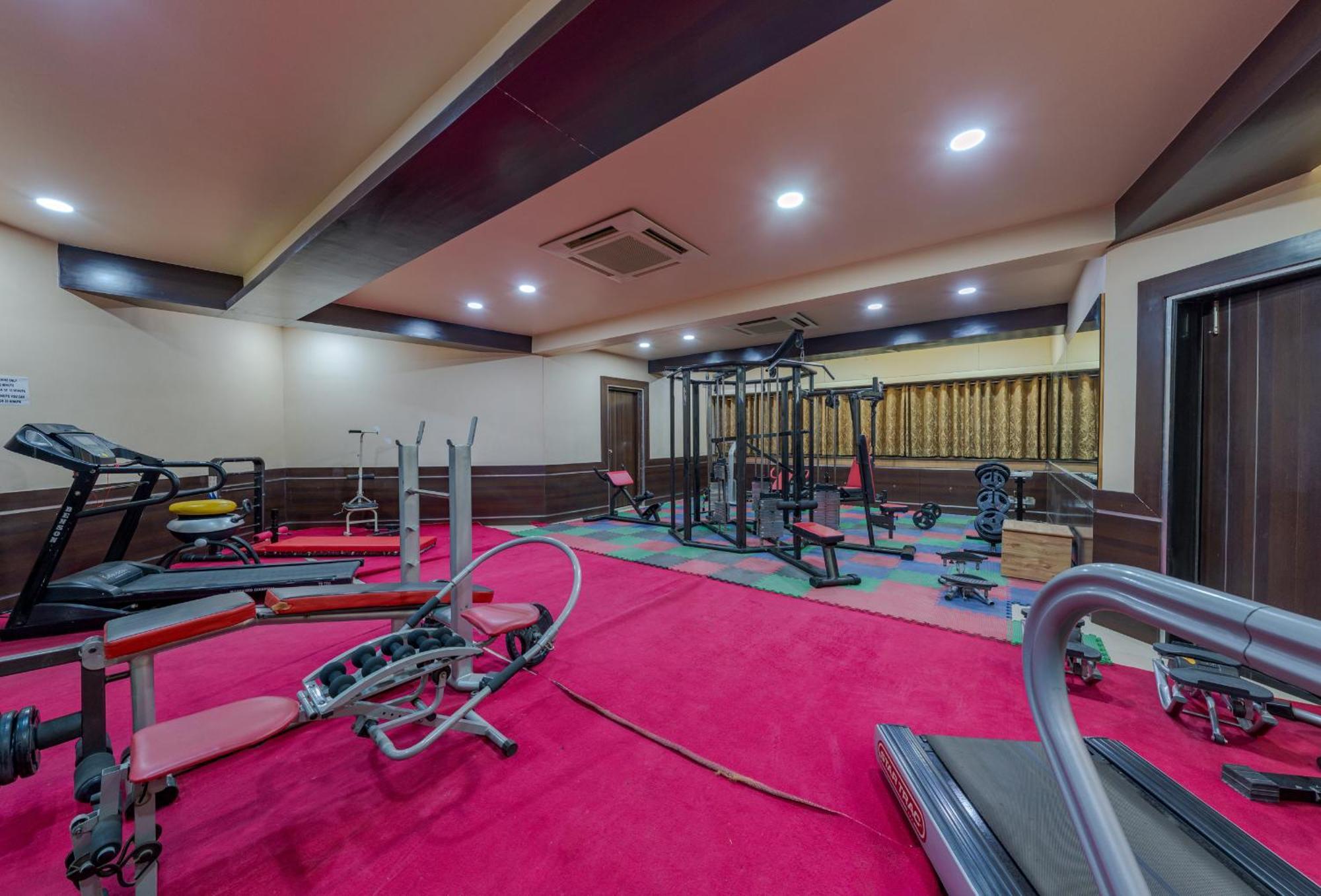 Hotel Surya Executive 3 Star Hotel Solapur Buitenkant foto