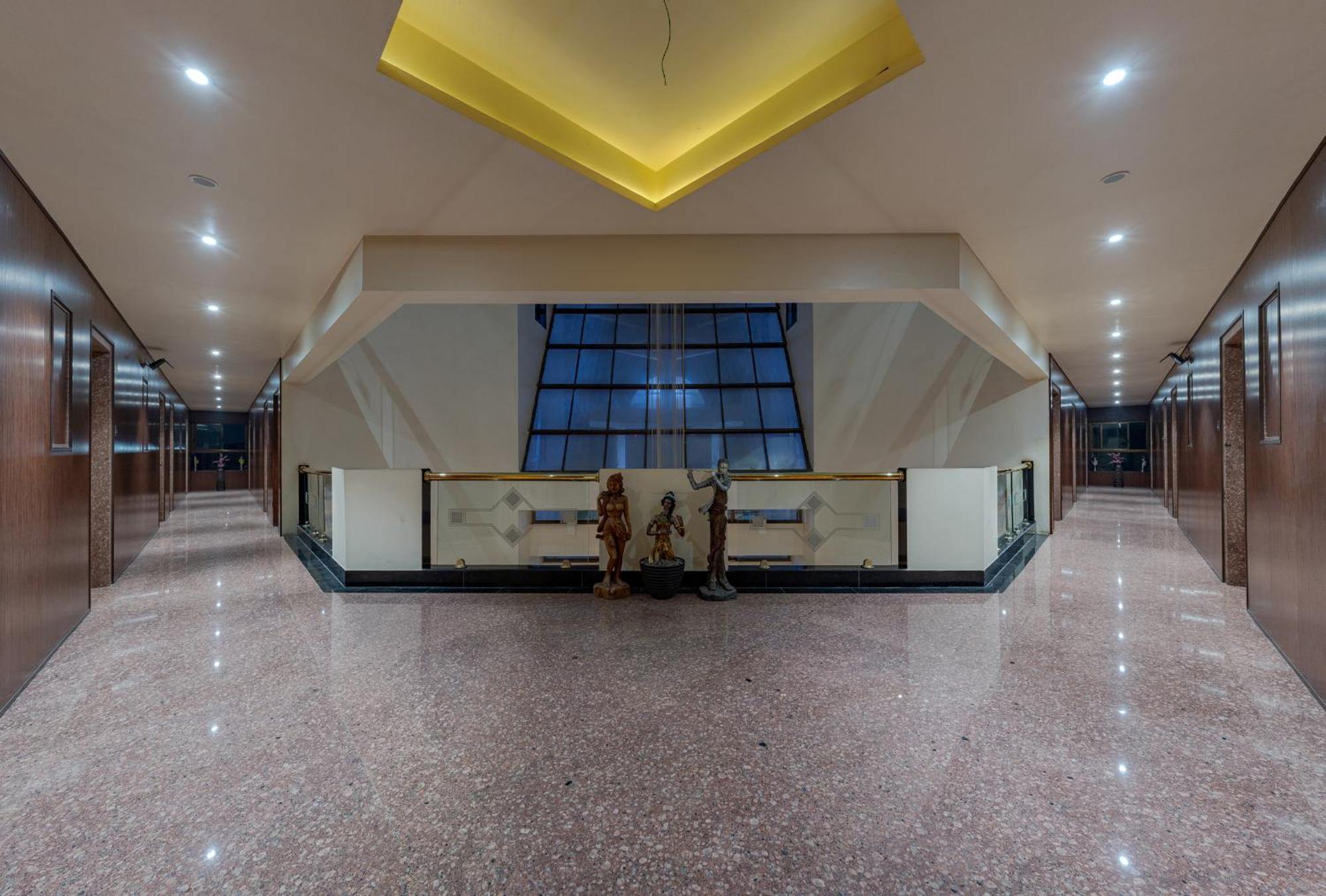Hotel Surya Executive 3 Star Hotel Solapur Buitenkant foto