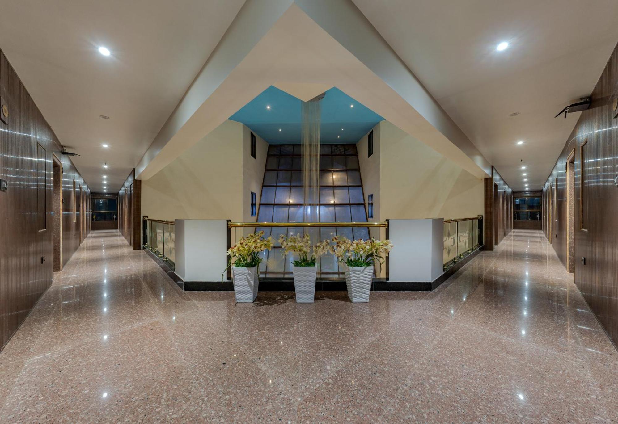 Hotel Surya Executive 3 Star Hotel Solapur Buitenkant foto