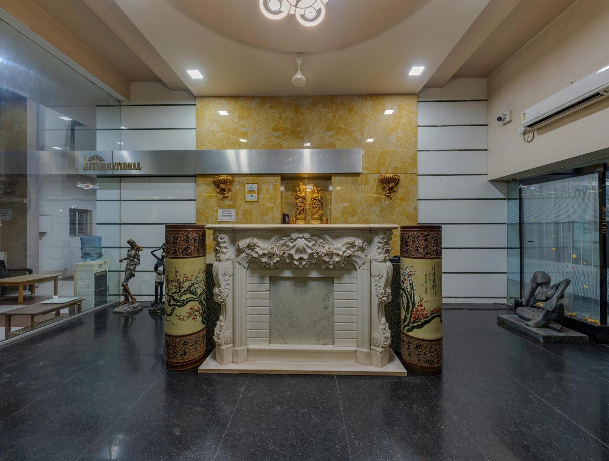 Hotel Surya Executive 3 Star Hotel Solapur Buitenkant foto