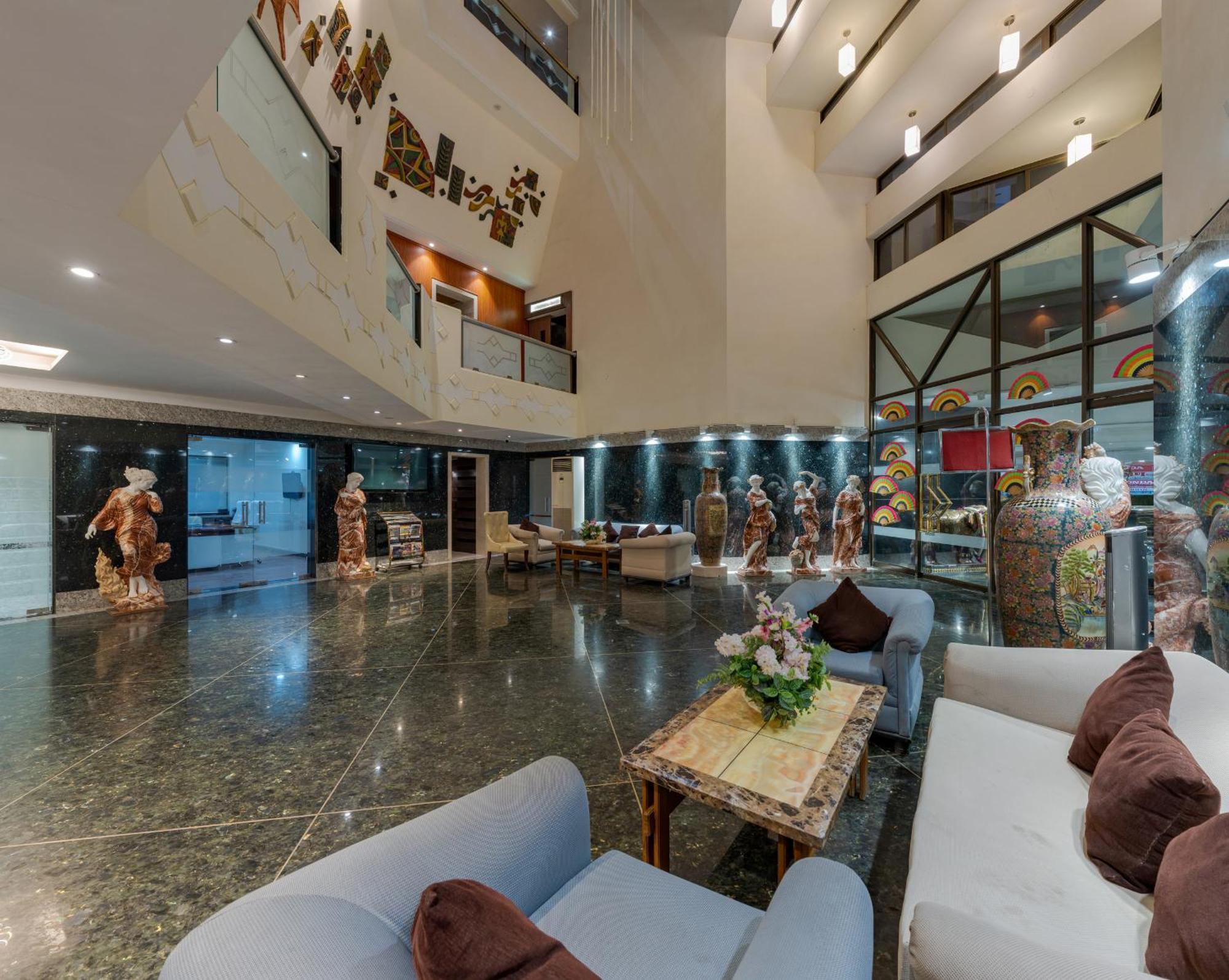 Hotel Surya Executive 3 Star Hotel Solapur Buitenkant foto
