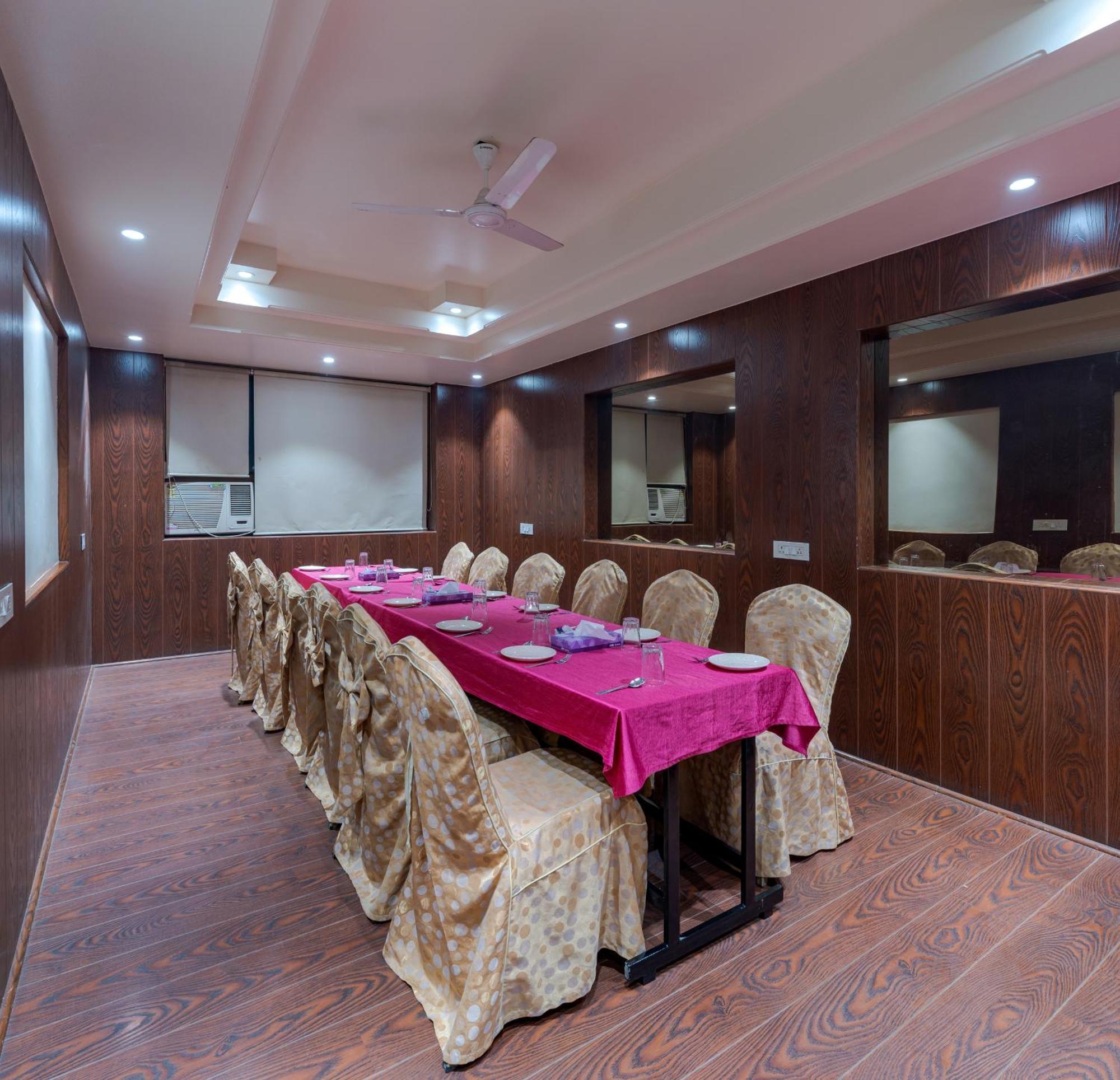 Hotel Surya Executive 3 Star Hotel Solapur Buitenkant foto