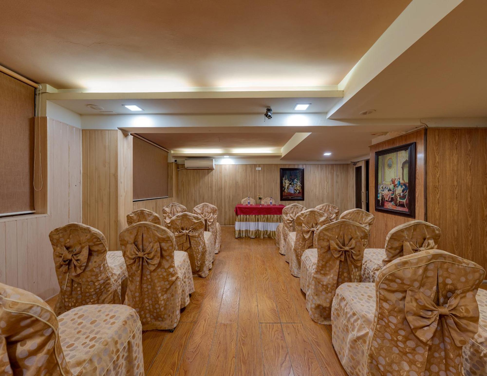 Hotel Surya Executive 3 Star Hotel Solapur Buitenkant foto